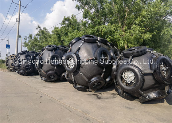 गुणवत्ता ISO 17357 Compliant Natural Rubber Pneumatic Rubber Fender with 50Kpa/80kpa Working Pressure for Marine Protection कारखाना